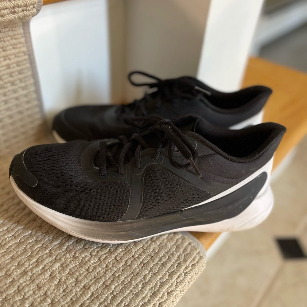 Lululemon Blissfeel Run women’s size 8.5 sneakers